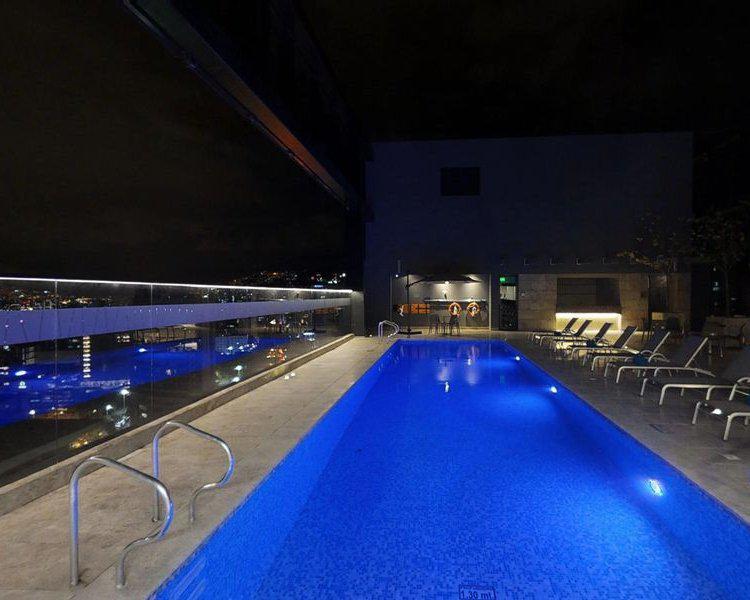 Swimming pool ESTELAR Square Hotel Medellin
