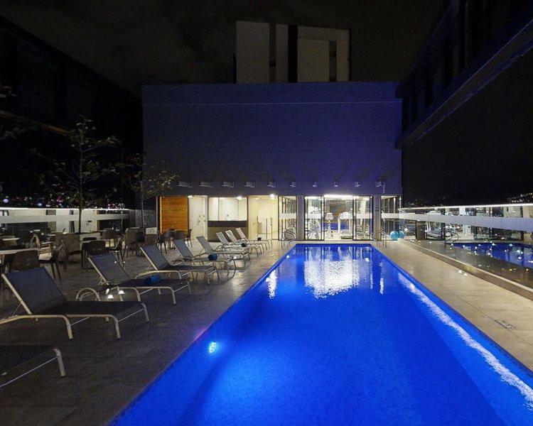 Swimming pool ESTELAR Square Hotel Medellin